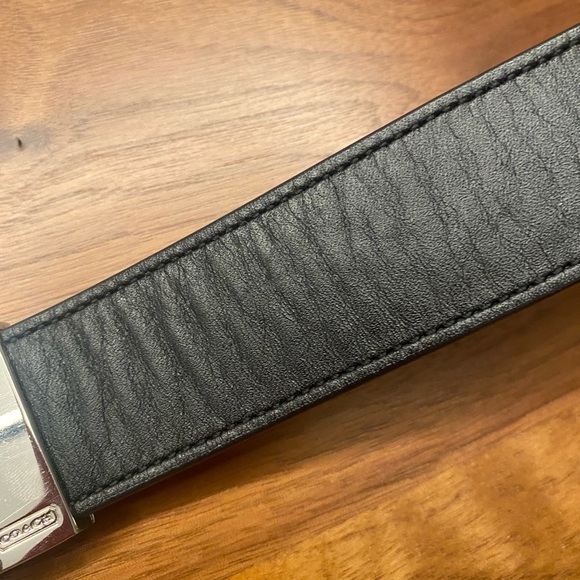 Coach reversible black and dark brown leather belt - Picture 4 of 7